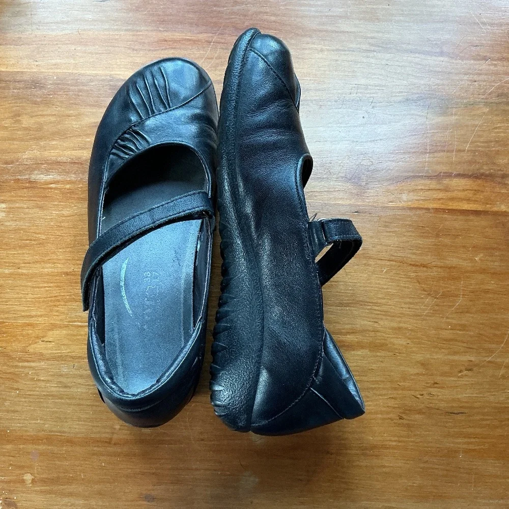 Naot Mary Jane Black Leather Flats, Size 38 (7-7.5) - Picture 2 of 5